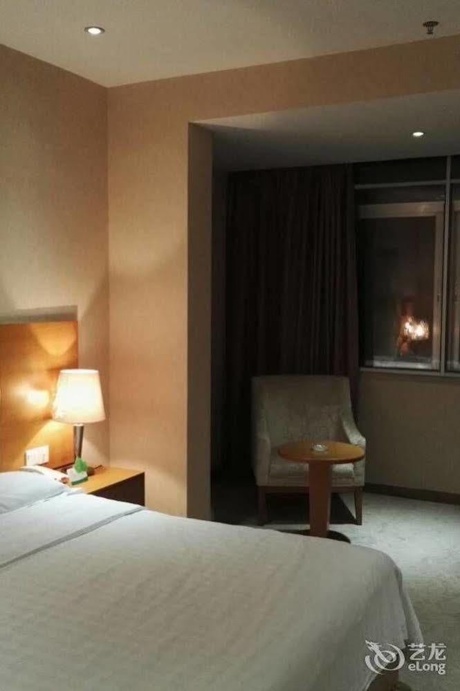 Shenzhen Huamao Aviatic Hotel Екстер'єр фото